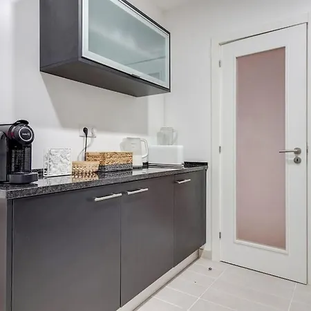 Homey One-bedroom In Alcantara Apartamento Lisboa