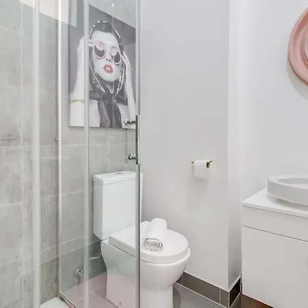 Homey One-bedroom In Alcantara * Lisboa